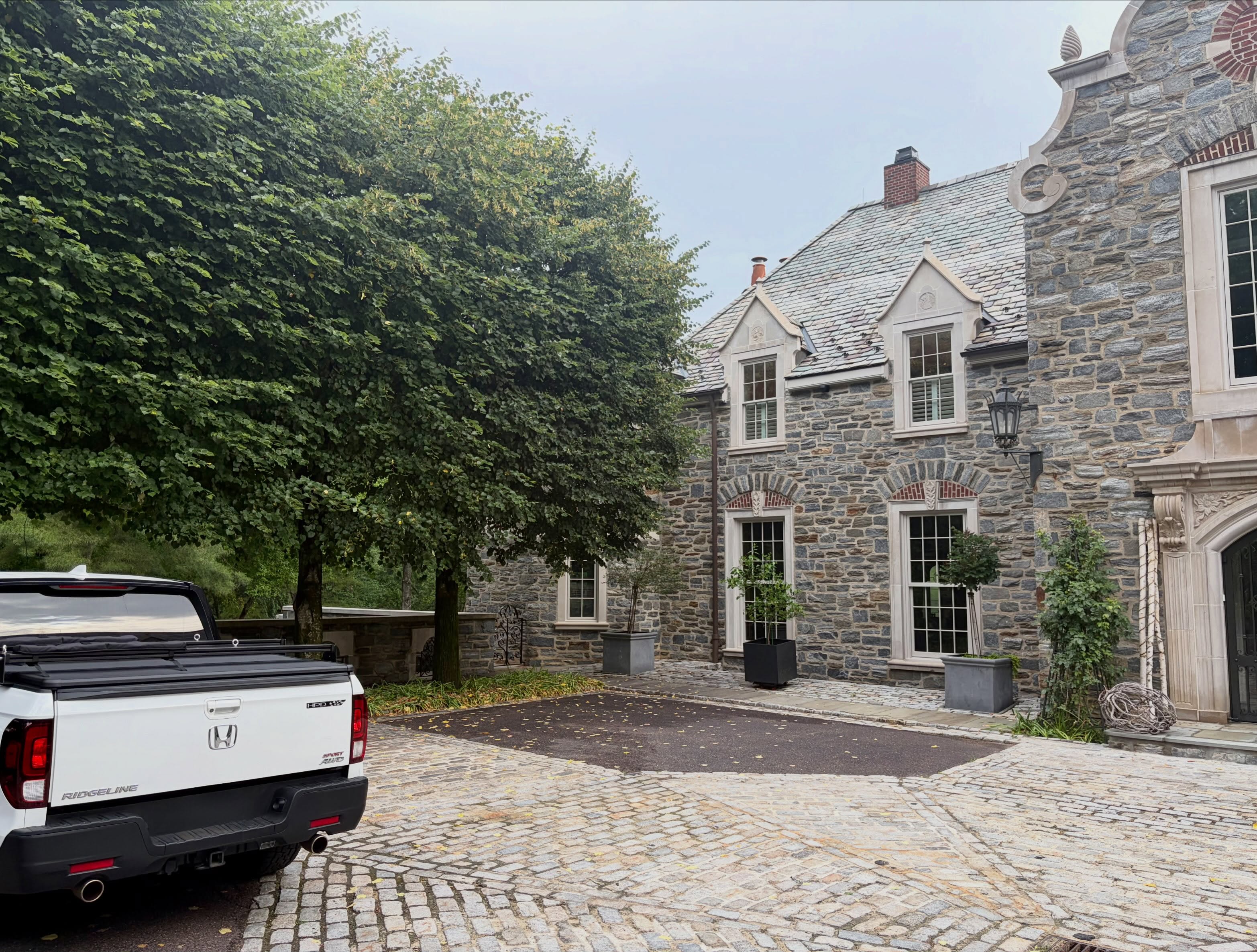 Premium home, premium results ✨
PA is home to some of the most beautiful residences, and we’re honored to provide professional window cleaning services to look their best. Thank you to our clients for trusting us with their homes.
#windowcleaner #pennsylvania #wcr #xeroproducts #powerwashing