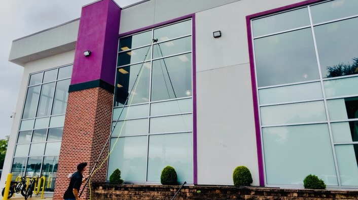 They called…and we answered 🏋🏻‍♂️Planet Fitness, Window Cleaning! ✨The Club Manager was awesome! Windows came out 💯 spotless. We’re all about building strong relationships with our clients, PF is no exception 🫱🏼‍🫲🏾✅

#commercialwindows #windowcleaning #spotless #wcr #xeroproducts