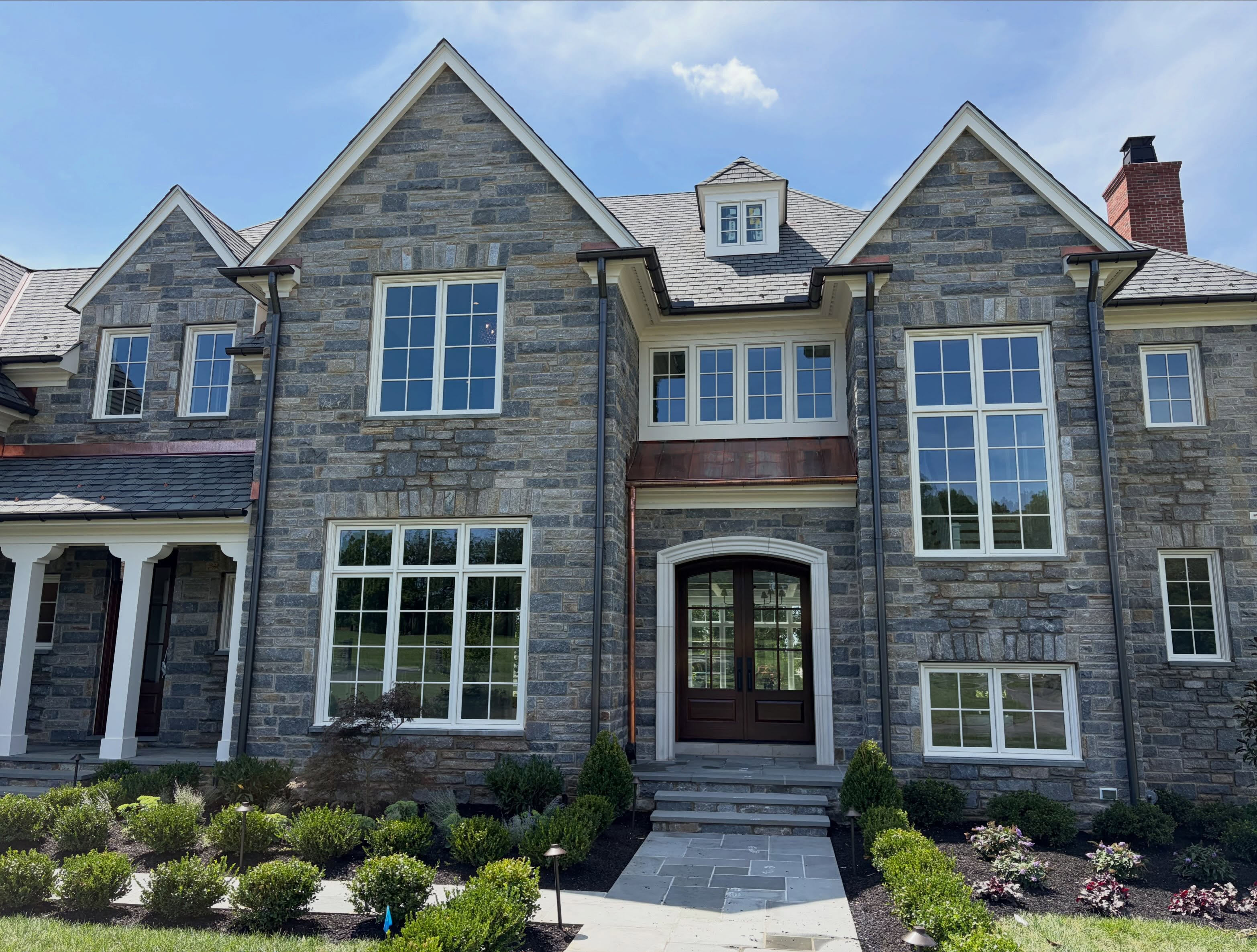 Exterior + Interior Window Cleaning! We appreciate the strong relationship we have with our contractors. Our quality and attention to detail is what sets us apart. 🫱🏼‍🫲🏾
#windowcleaninglife #wcrlife #windowcleaner #spotlesswindows